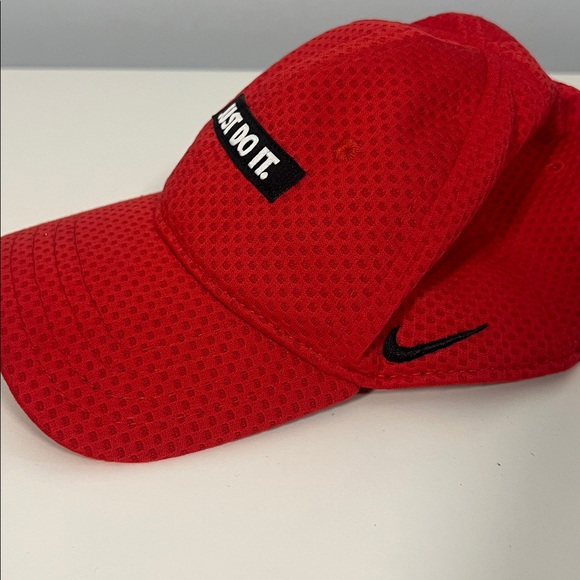 Nike Kids Red & Black Mesh Cap Sporty Ball Hat Boys Baby Size 12mo - 24mo - Picture 2 of 6